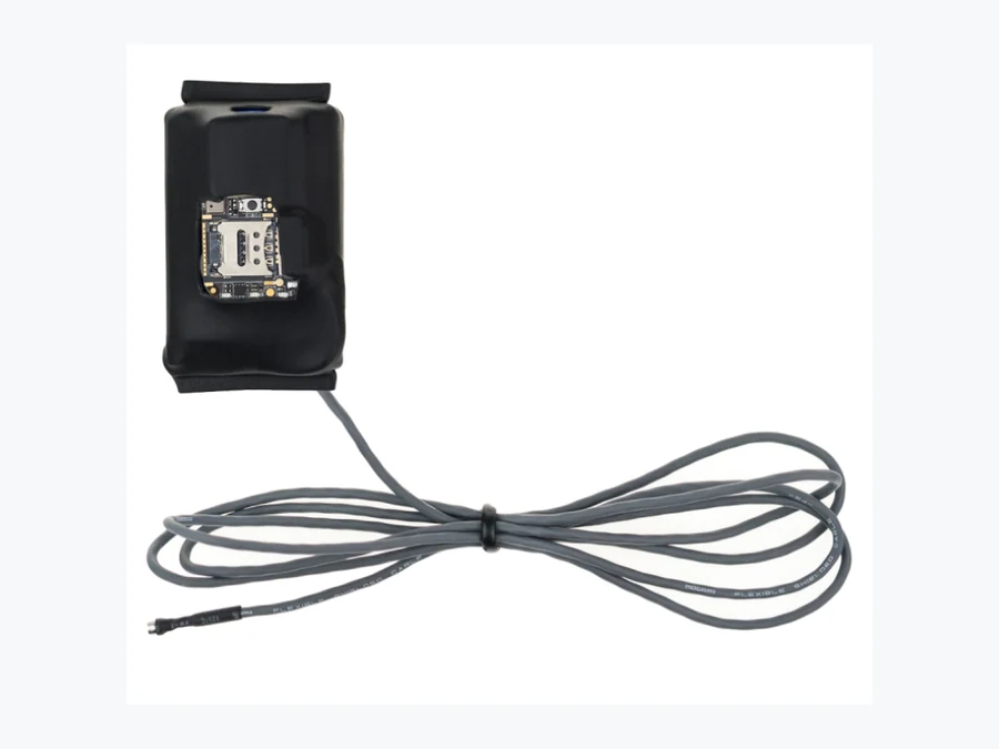 Abhörmodul mit langem Kabel und provisorischer Ummantelung